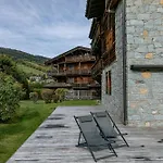 Escapade Apartment *